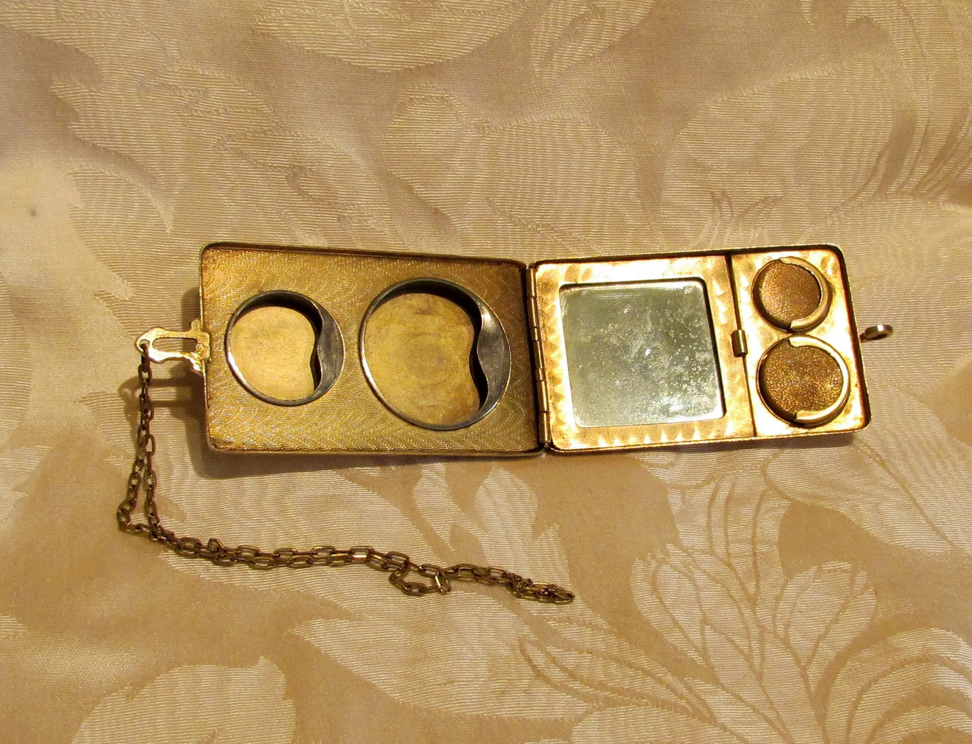 1910s Compact Coin Purse Red Guilloche Wristlet Dance Purse