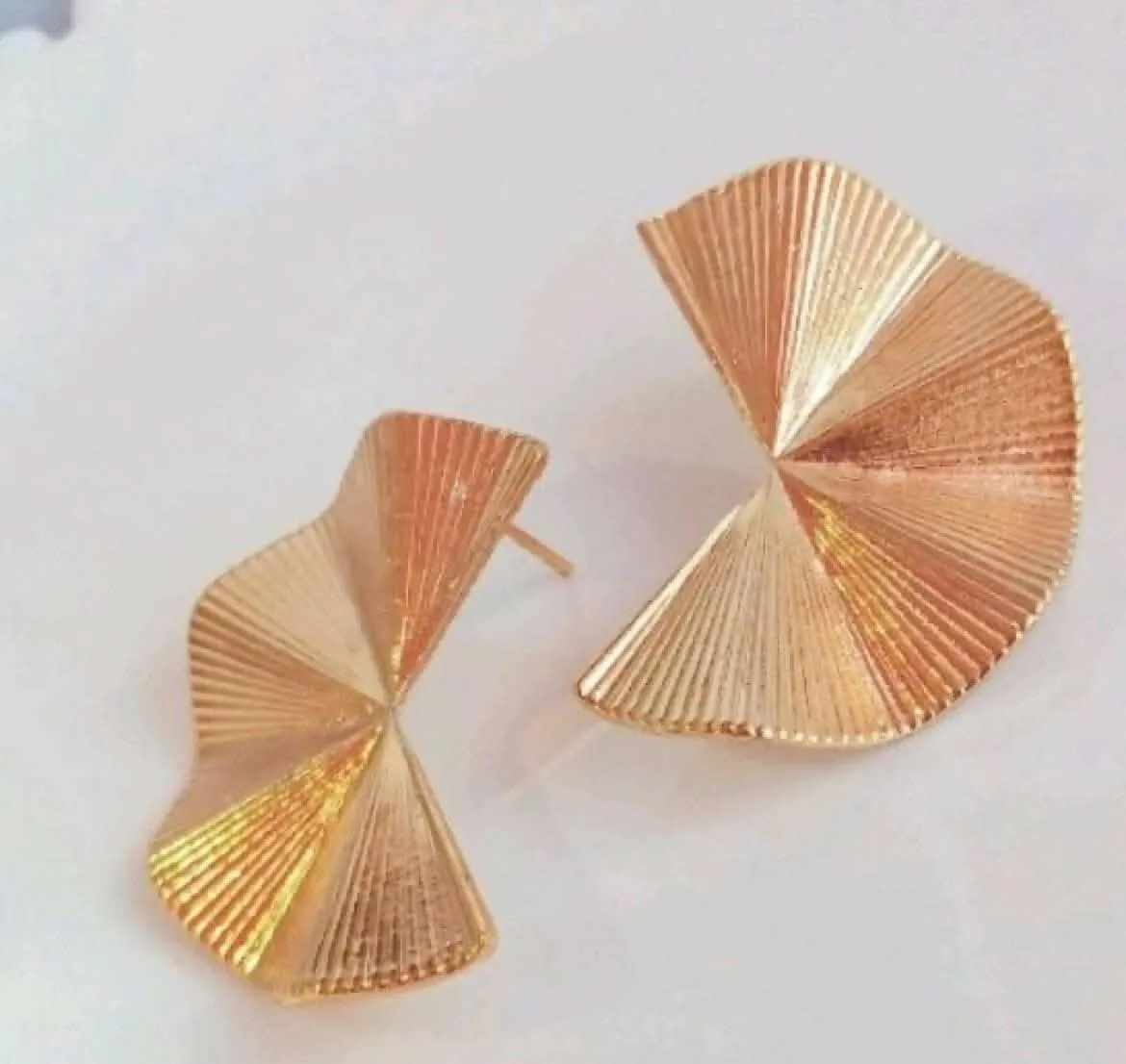 DESINGER GOLDEN EARRINGS (Set of 2)