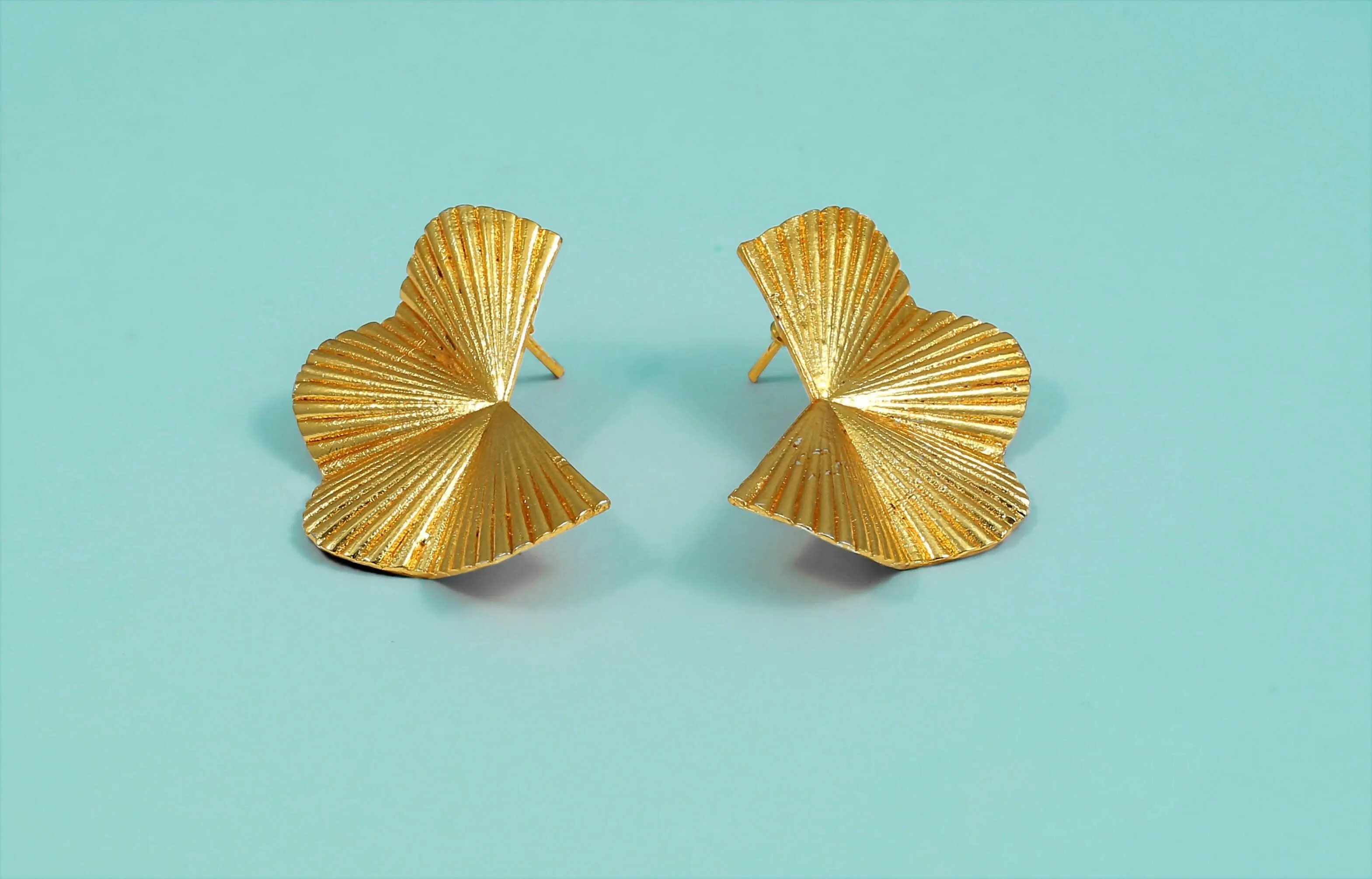 DESINGER GOLDEN EARRINGS (Set of 2)